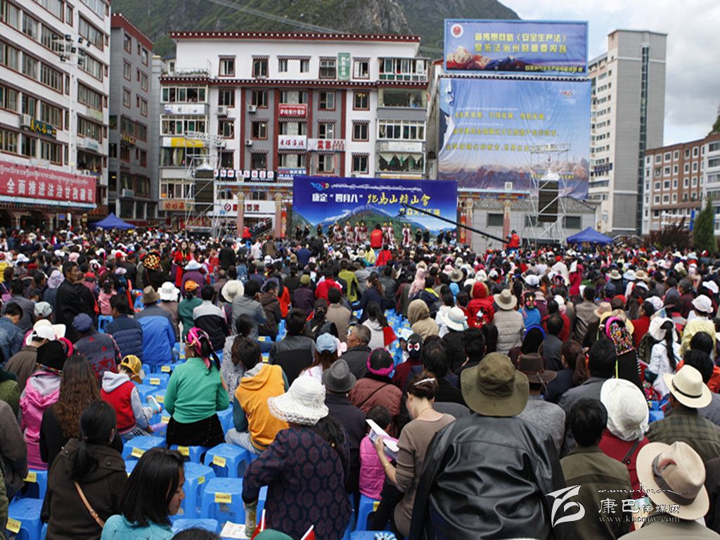 康定“四月八”跑馬山國際轉(zhuǎn)山會掠影